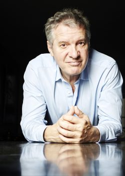 PORTRAIT DE THIERRY REY, JUDOKA, RÉALISÉ DANS SON APPARTEMENT DE NEUILLY-SUR-SEINE LE LUNDI 2 OCTOBRE 2017.